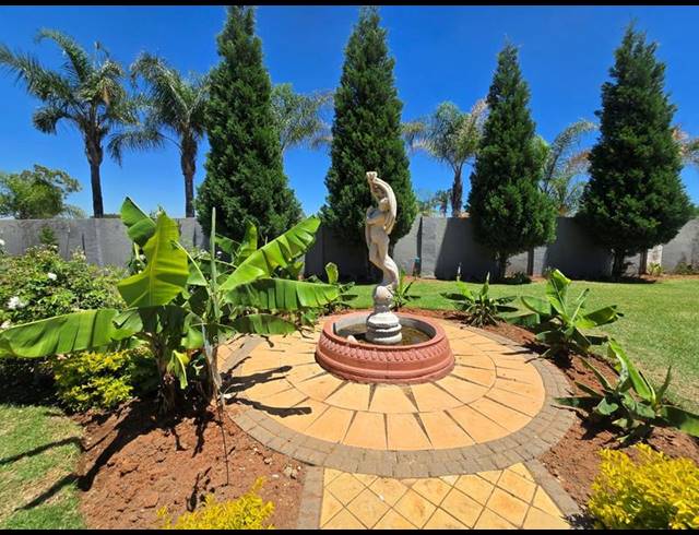 5 BEDROOM HOUSE FOR SALE IN KAMEELDRIFT EAST